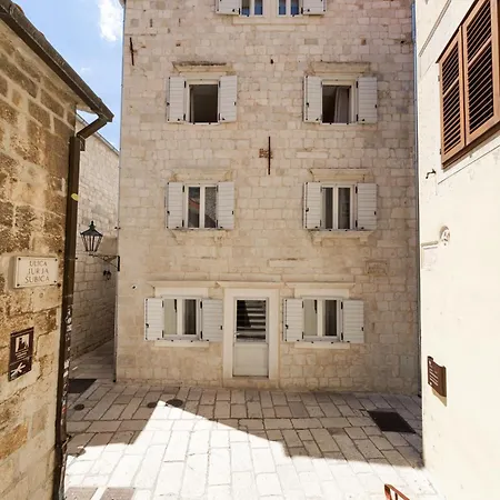 Hotell Corsaro Omiš